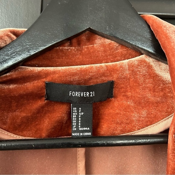 Forever 21 Women’s Lush Rust Velvet Long Coat, Perfect for the Holidays, Size Sm - Picture 12 of 12